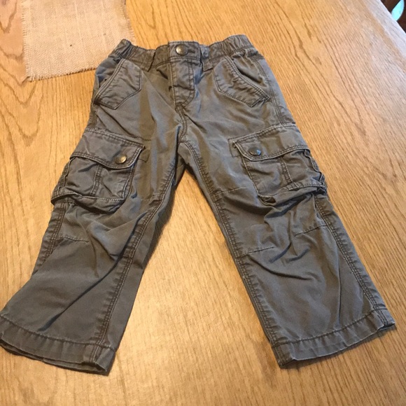 13 pairs of assorted toddler boys pants - Picture 5 of 7